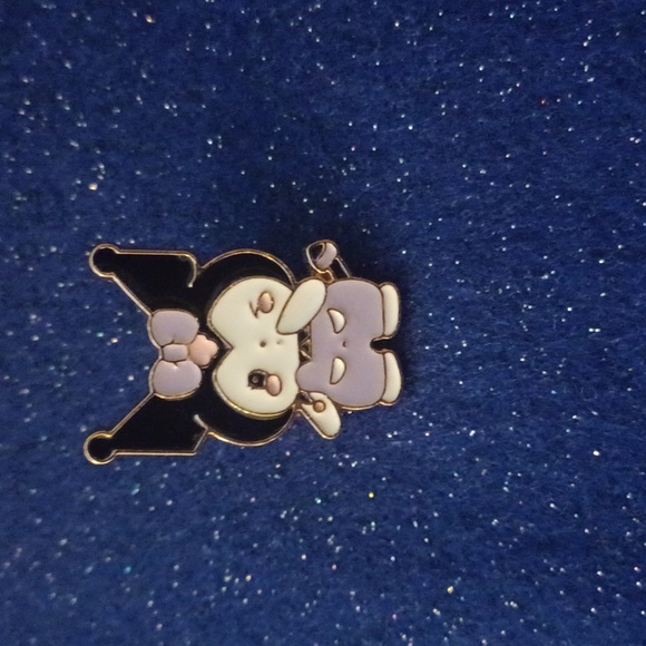 Sanrio set of 7 Hello Kitty enameled pins - Picture 7 of 9